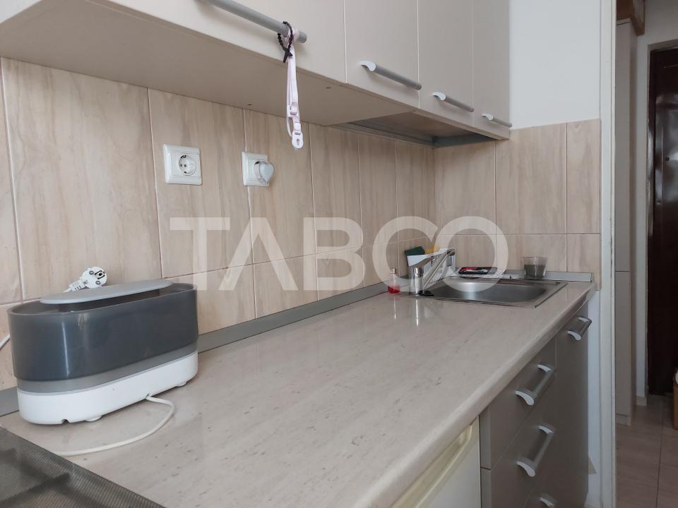 Garsoniera decomandata 26 mp etaj 2 geam la baie Str Frunzei Sibiu