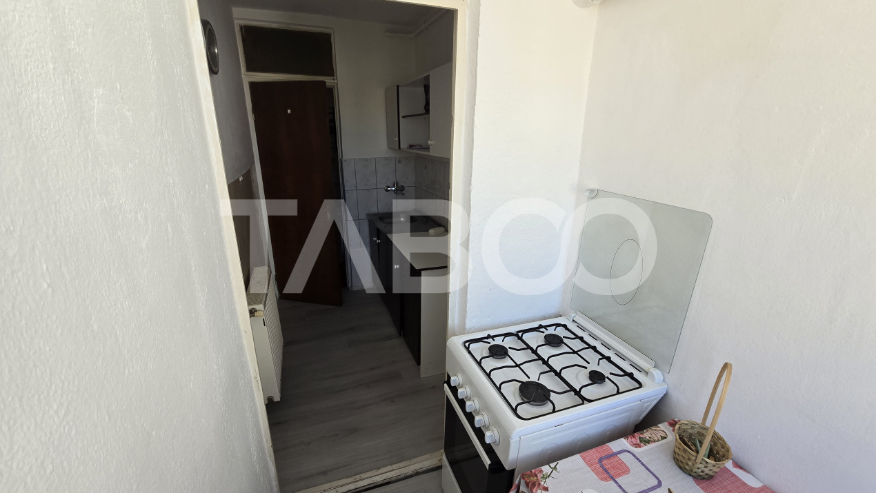 Garsoniera decomandata cu balcon de inchiriat Vasile Aaron