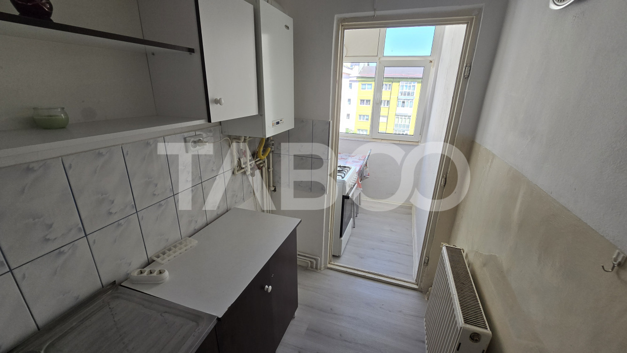 Garsoniera decomandata cu balcon de inchiriat Vasile Aaron