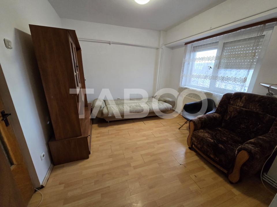 Garsoniera decomandata cu balcon si pivnita in zona Central din Sibiu