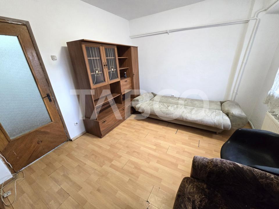 Garsoniera decomandata cu balcon si pivnita in zona Central din Sibiu