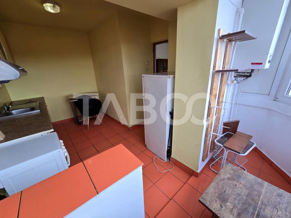 Garsoniera decomandata cu balcon si pivnita in zona Central din Sibiu