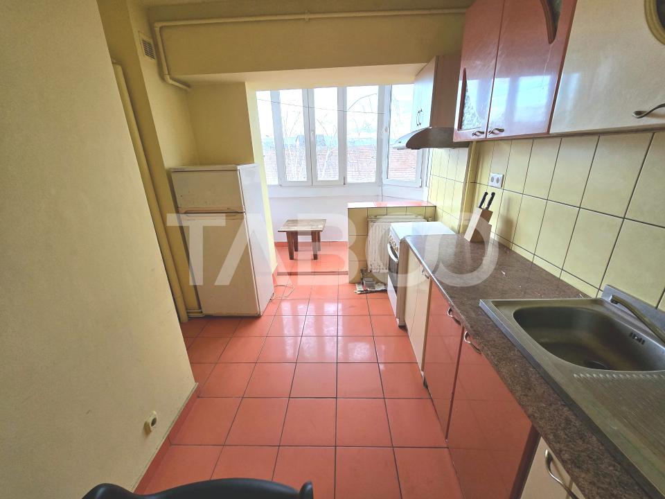Garsoniera decomandata cu balcon si pivnita in zona Central din Sibiu