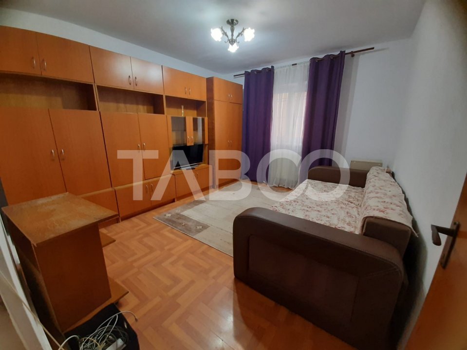 Garsoniera decomandata de inchiriat 28 mpu etaj 1 Vasile Aaron Sibiu