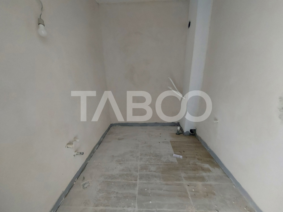 Garsoniera decomandata de vanzare 38 mpu balcon 8 mp loc parcare Sibiu