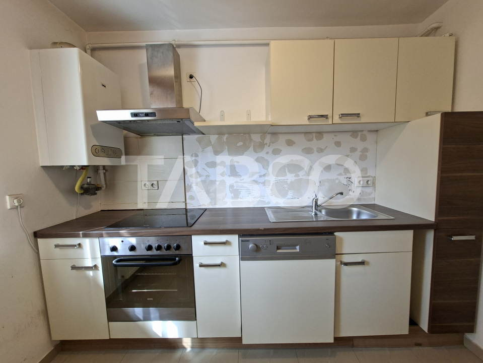 Garsoniera decomandata de vanzare cu lift si pivnita Colinei Sibiu