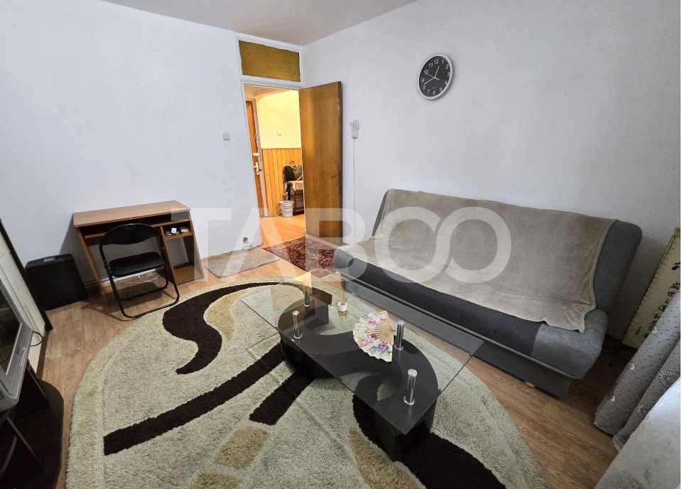 Garsoniera decomandata de vanzare mobilata pivnita Vasile Aaron Sibiu