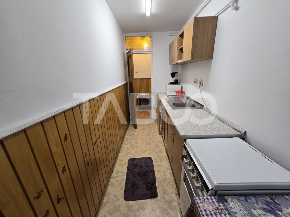 Garsoniera decomandata de vanzare mobilata pivnita Vasile Aaron Sibiu