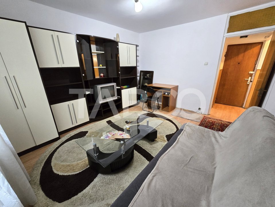 Garsoniera decomandata de vanzare mobilata pivnita Vasile Aaron Sibiu
