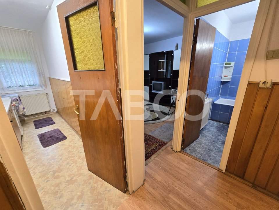 Garsoniera decomandata de vanzare mobilata pivnita Vasile Aaron Sibiu