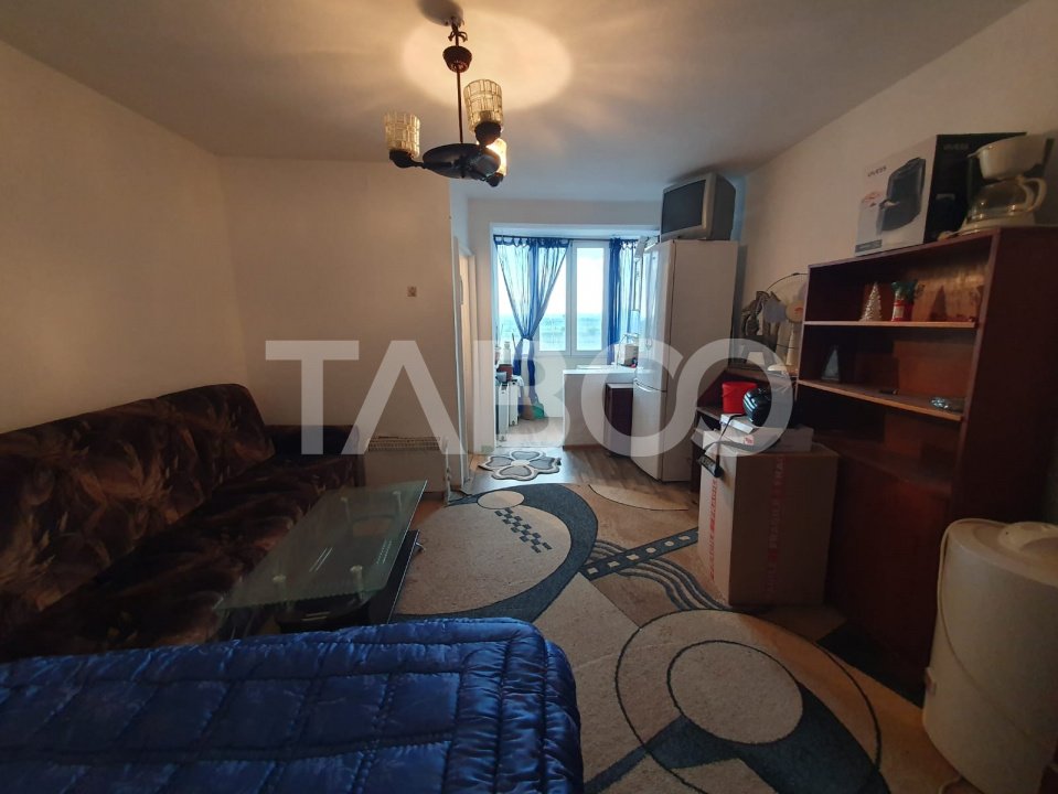 Garsoniera decomandata etaj 7 partial renovata 27 mp utili in Fagaras - Tudor Vladimirescu