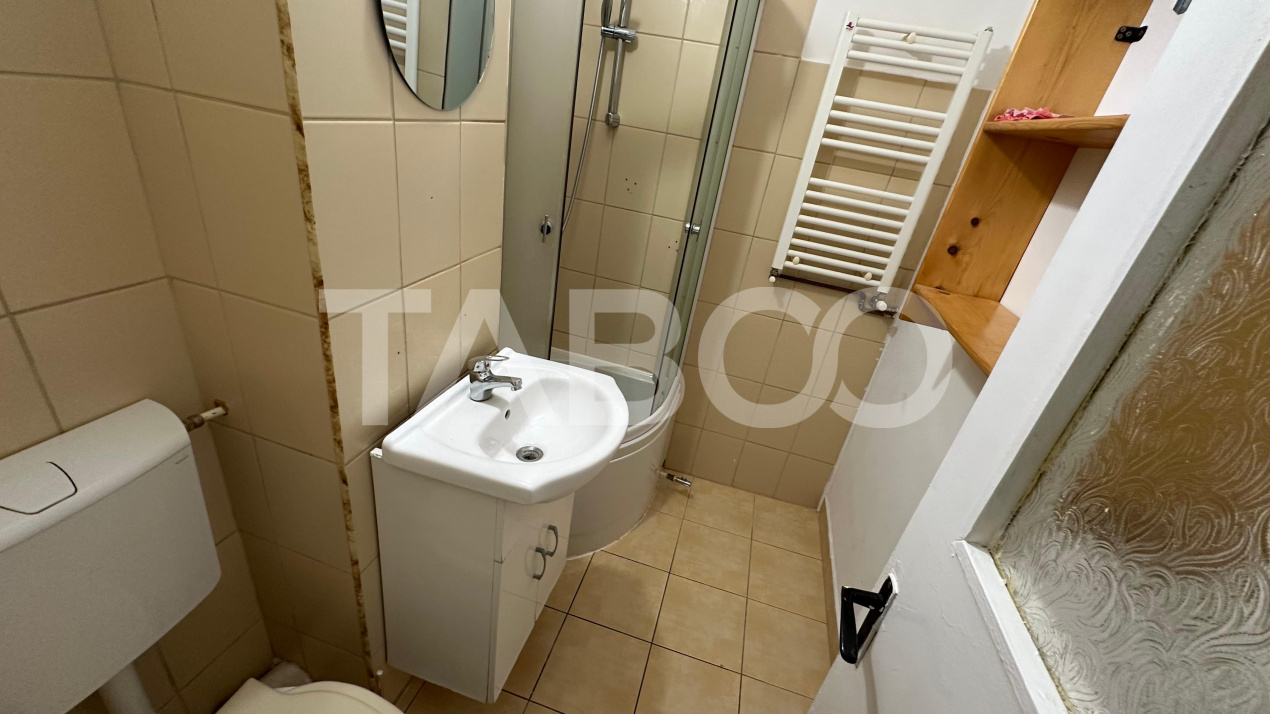 Garsoniera decomandata etaj intermediar balcon Calea Dumbravii