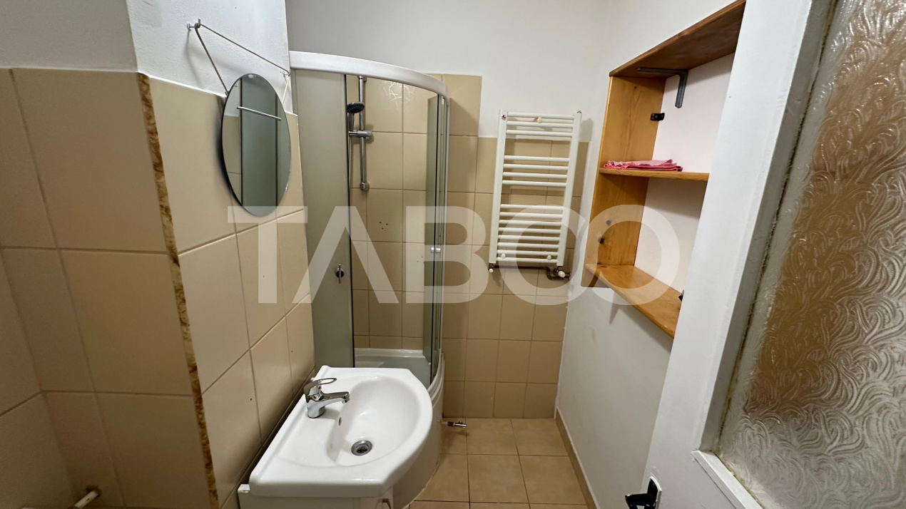 Garsoniera decomandata etaj intermediar  balcon Calea Dumbravii