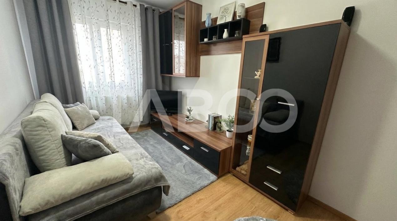 Garsoniera etaj intermediar 1 decomandata de vanzare zona Lupeni Sibiu