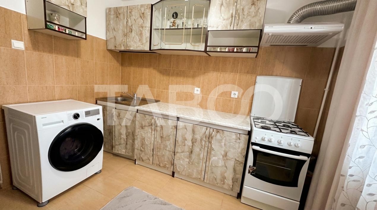 Garsoniera etaj intermediar 1 decomandata de vanzare zona Lupeni Sibiu