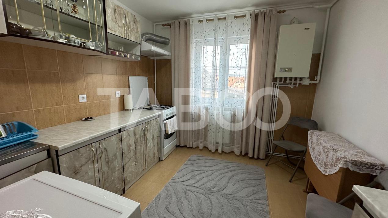 Garsoniera etaj intermediar 1 decomandata de vanzare zona Lupeni Sibiu
