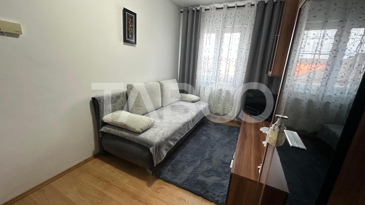 Garsoniera etaj intermediar 1 decomandata de vanzare zona Lupeni Sibiu