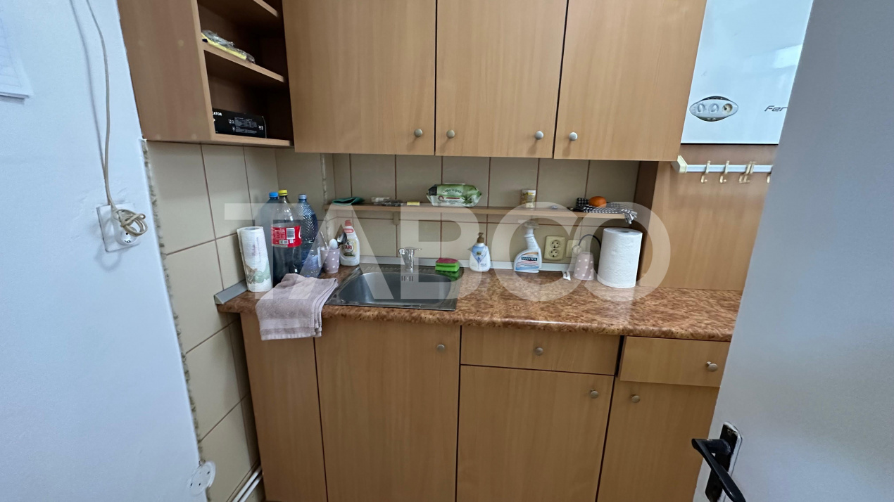 Garsoniera etaj intermediar decomandata balcon Calea Dumbravii