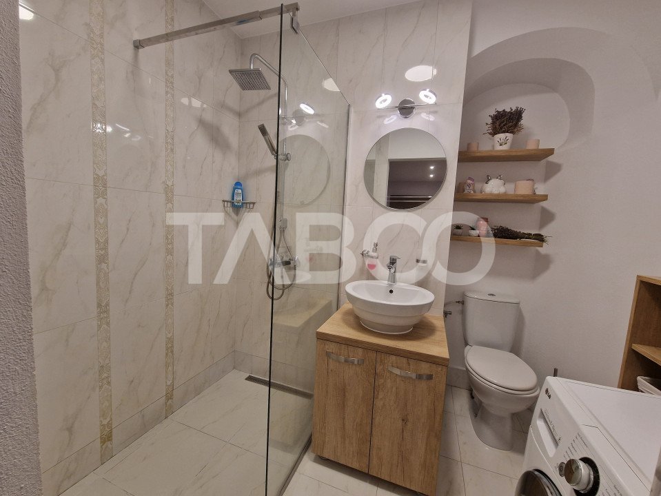 Garsoniera modern mobilata si utilata de inchiriat in centrul Sibiului