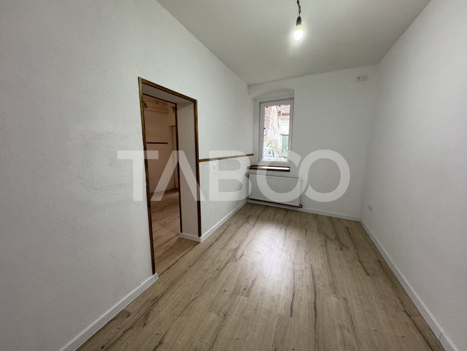 Garsoniera renovata complet 34 mp de vanzare Orasul de Jos Sibiu