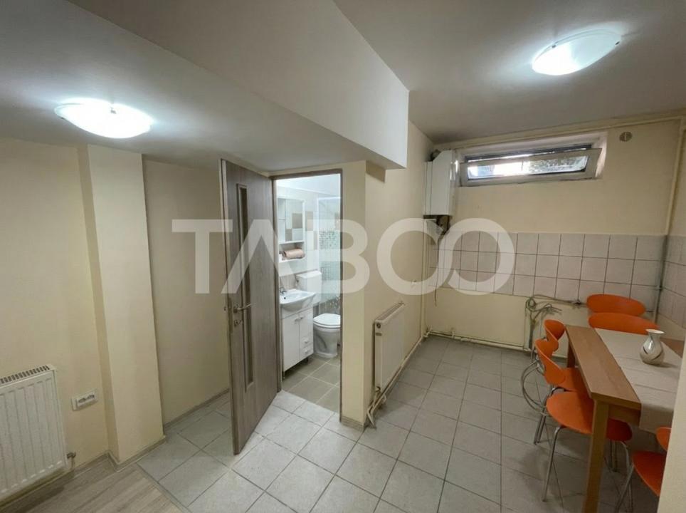 Garsoniera renovata decomandata 32 mp utili in Sibiu