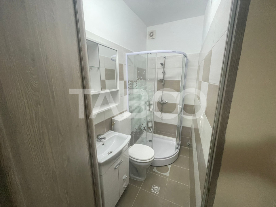 Garsoniera renovata decomandata 32 mp utili in Sibiu