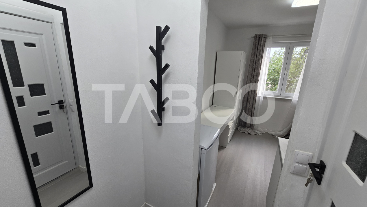 Garsoniera renovata la prima inchiriere etaj intermediar Lupeni