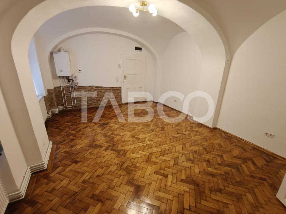 Garsoniera spatioasa de inchiriat in Centrul Istoric - Comision 0