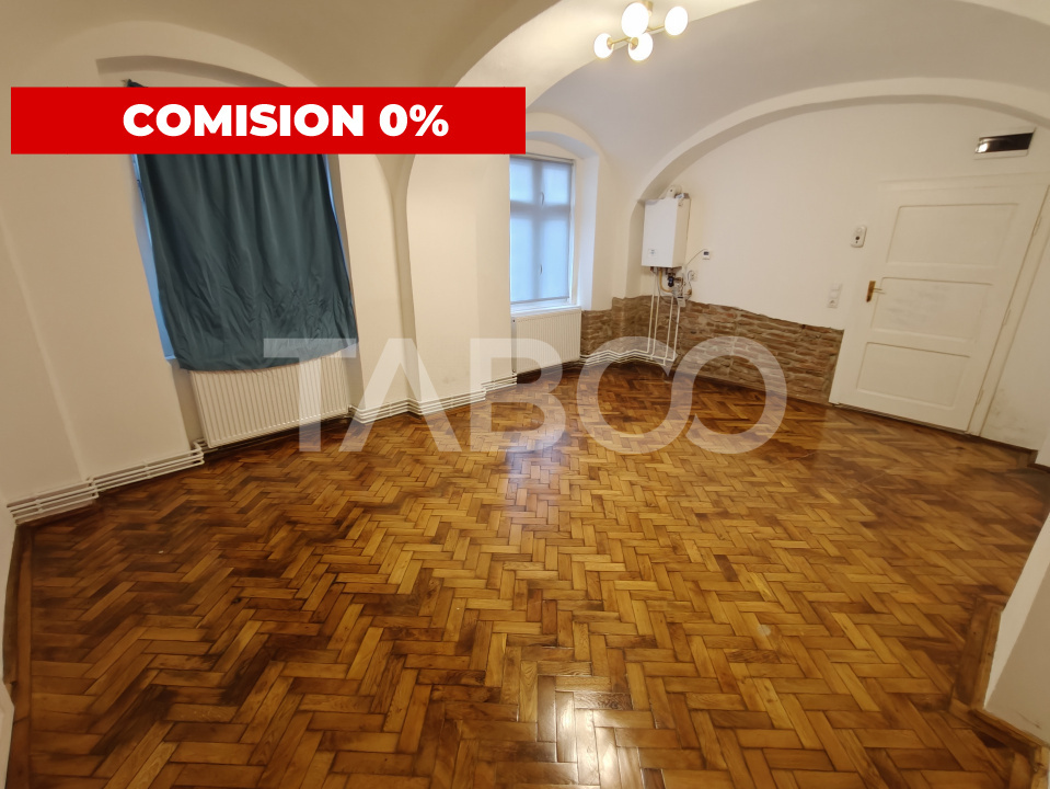 Garsoniera spatioasa de inchiriat in Centrul Istoric - Comision 0