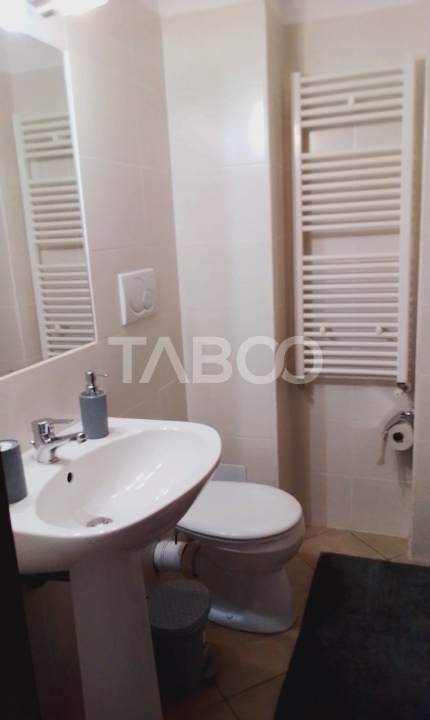 Garsoniere de inchiriat decomandata cu balcon de 10 mp in Turnisor