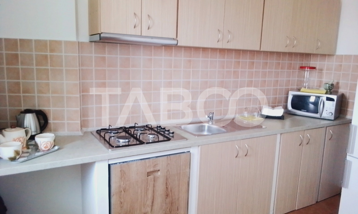 Garsoniere de inchiriat decomandata cu balcon de 10 mp in Turnisor