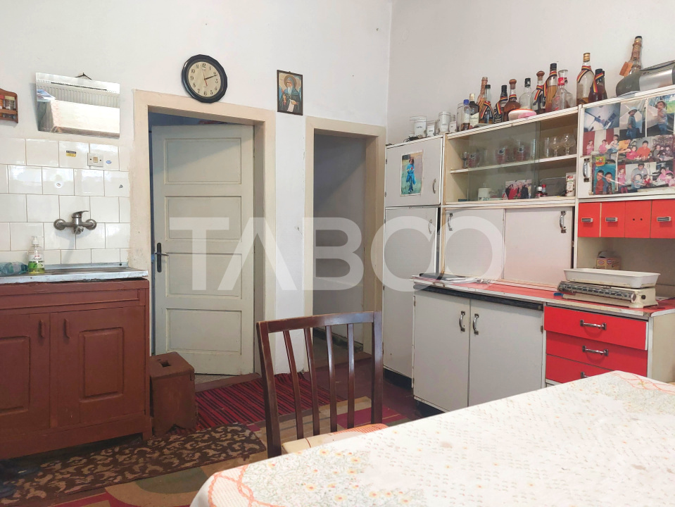 Pret avantajos apartament 3 camere 76 mp curte interioara proprie
