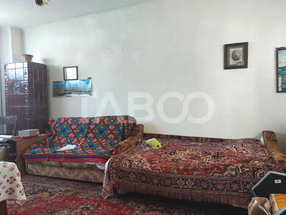 Pret avantajos apartament 3 camere 76 mp curte interioara proprie