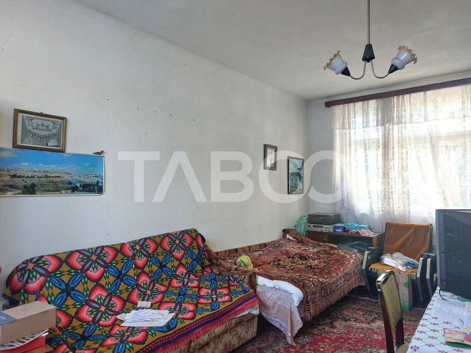 Pret avantajos apartament 3 camere 76 mp curte interioara proprie