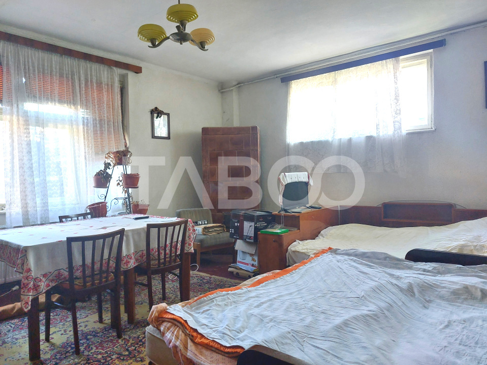 Pret avantajos apartament 3 camere 76 mp curte interioara proprie