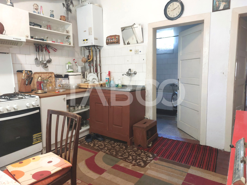 Pret avantajos apartament 3 camere 76 mp curte interioara proprie
