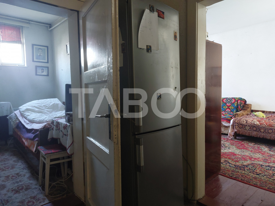 Pret avantajos apartament 3 camere 76 mp curte interioara proprie