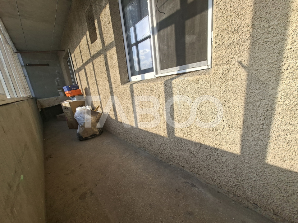 Strand - 3 camere cu balcon si pivnita - la etajul 4 