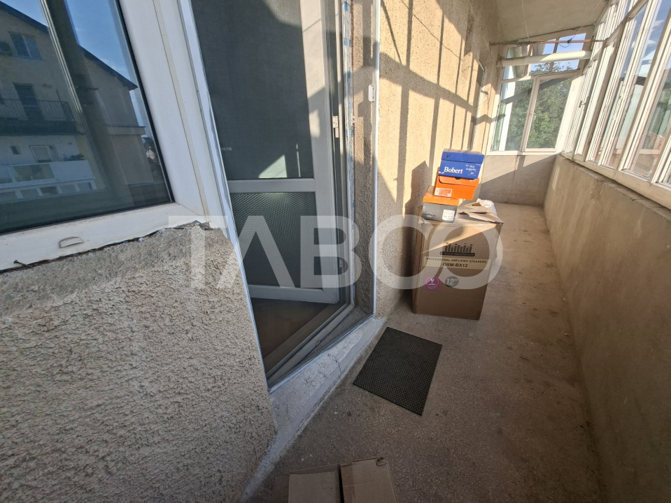 Strand - 3 camere cu balcon si pivnita - la etajul 4 