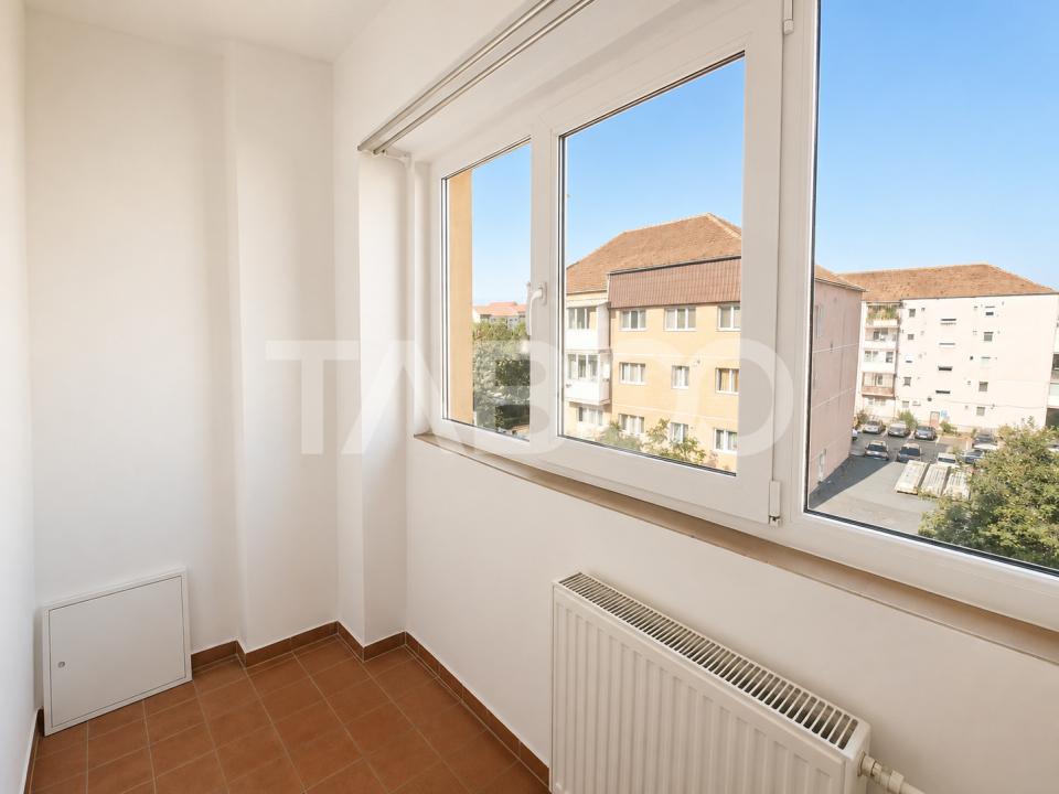 Strand Apartament decomandat de vanzare 2 camere balcon etaj 4