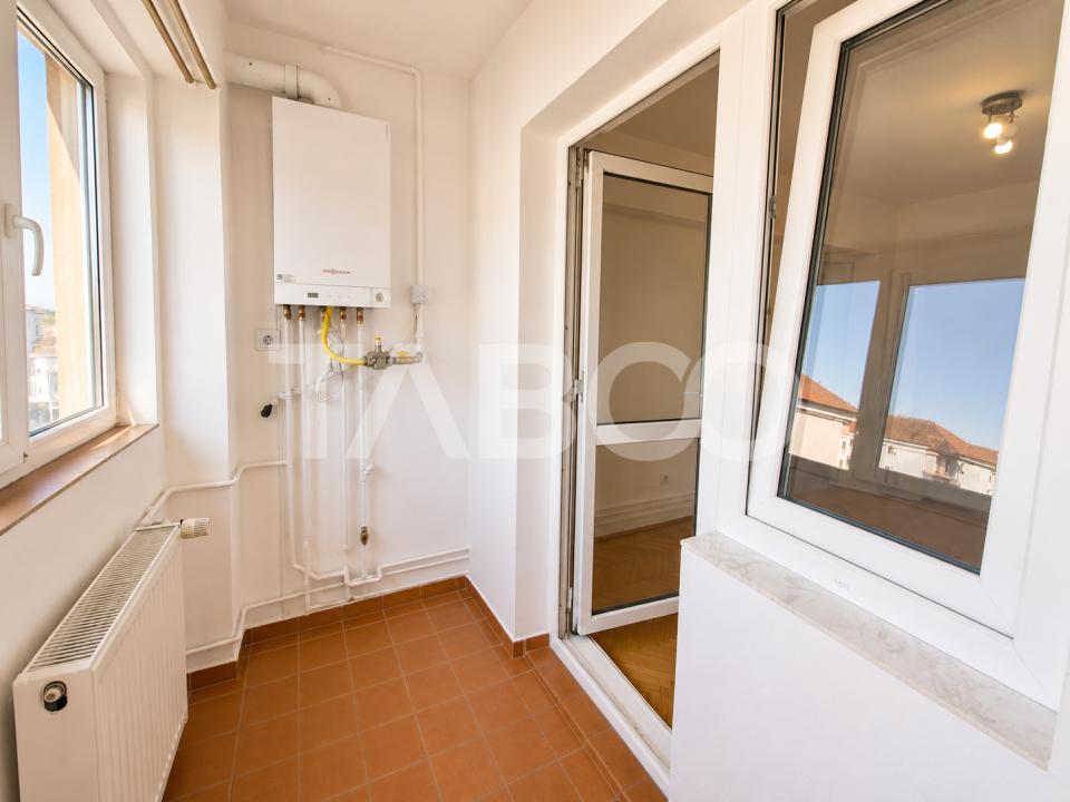 Strand Apartament decomandat de vanzare 2 camere balcon etaj 4