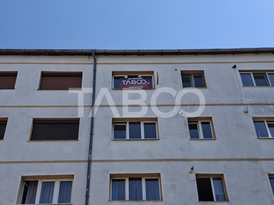 Strand Apartament decomandat de vanzare 2 camere balcon etaj 4 pivnita