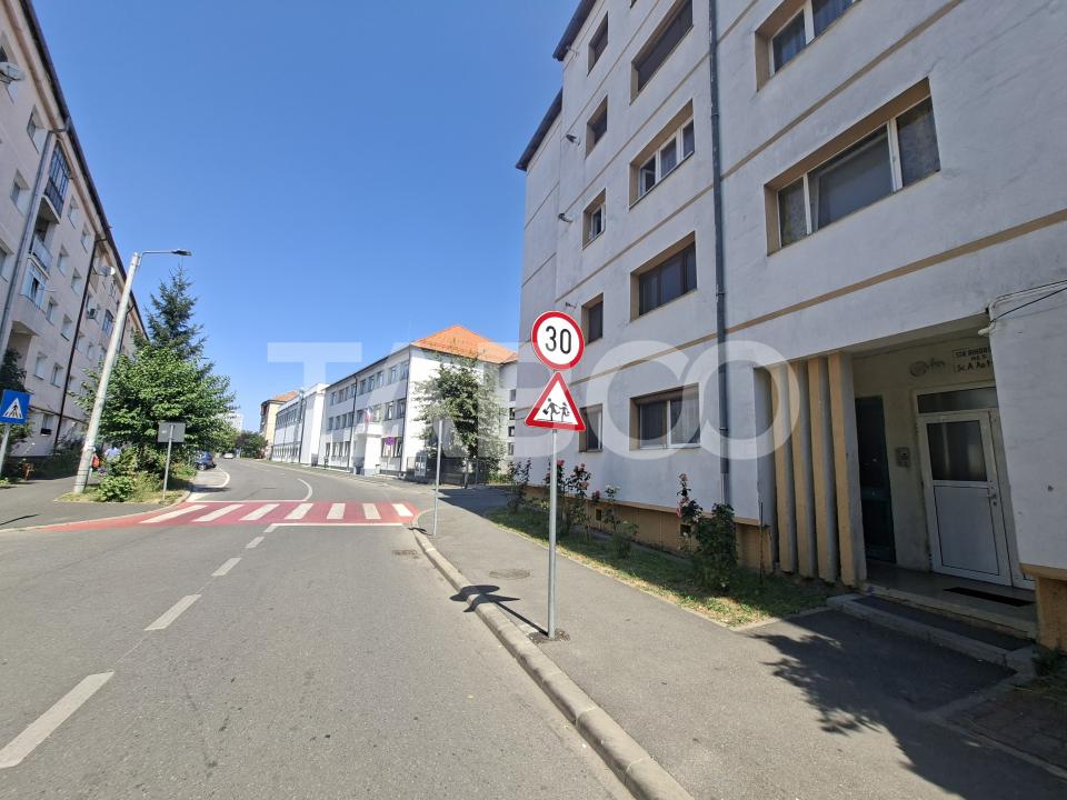 Strand Apartament decomandat de vanzare 2 camere balcon etaj 4 pivnita