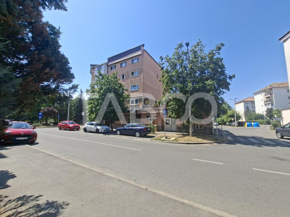 Strand Apartament decomandat de vanzare 2 camere balcon etaj 4 pivnita