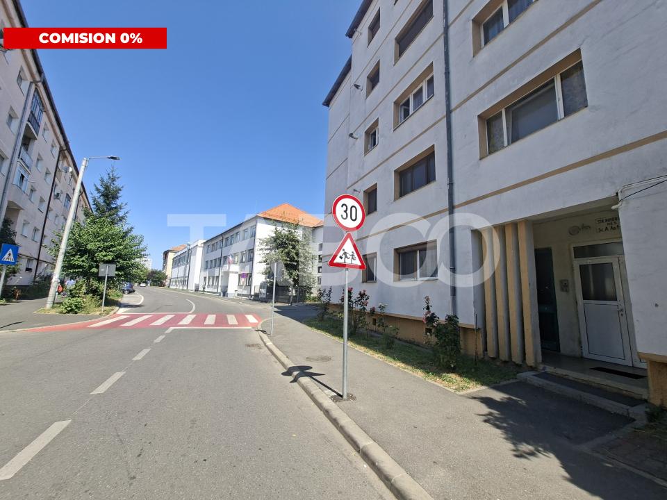 Strand Apartament decomandat de vanzare 2 camere balcon etaj 4 pivnita