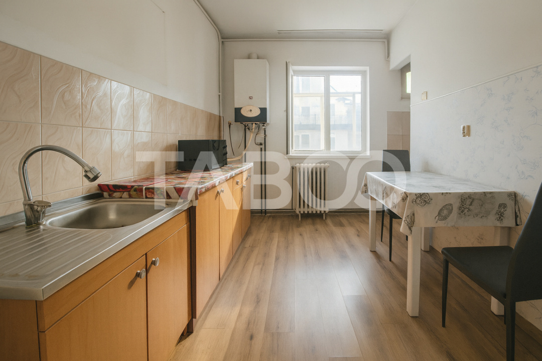 Strand - apartament decomandat de vanzare cu balcon si pivnita