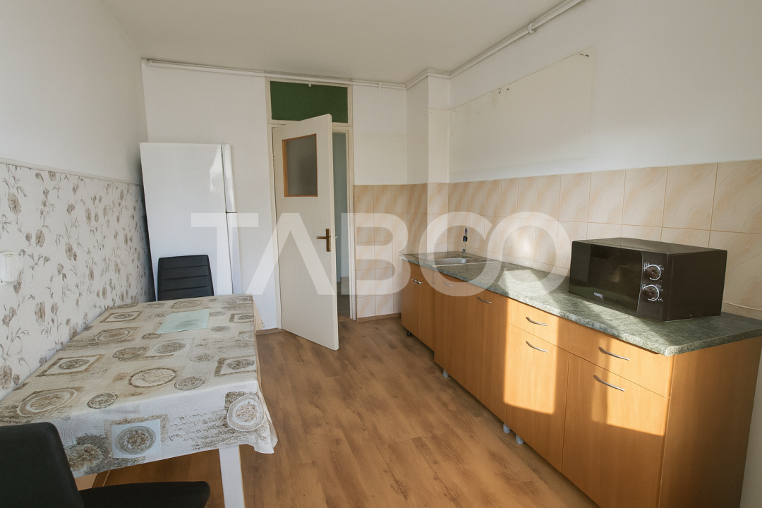 Strand - apartament decomandat de vanzare cu balcon si pivnita