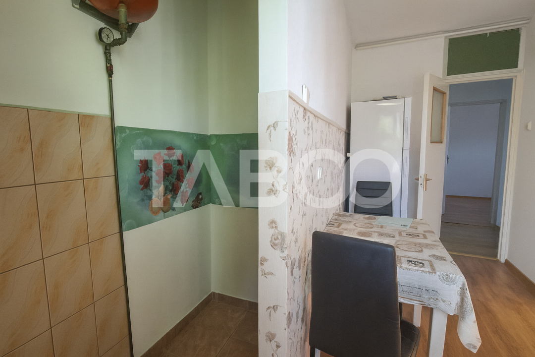 Strand - apartament decomandat de vanzare cu balcon si pivnita