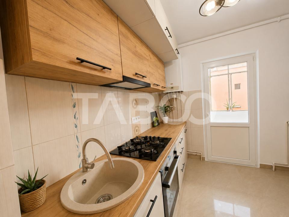 Strand etaj 1 Apartament decomandat 50 mpu balcon pivnita 