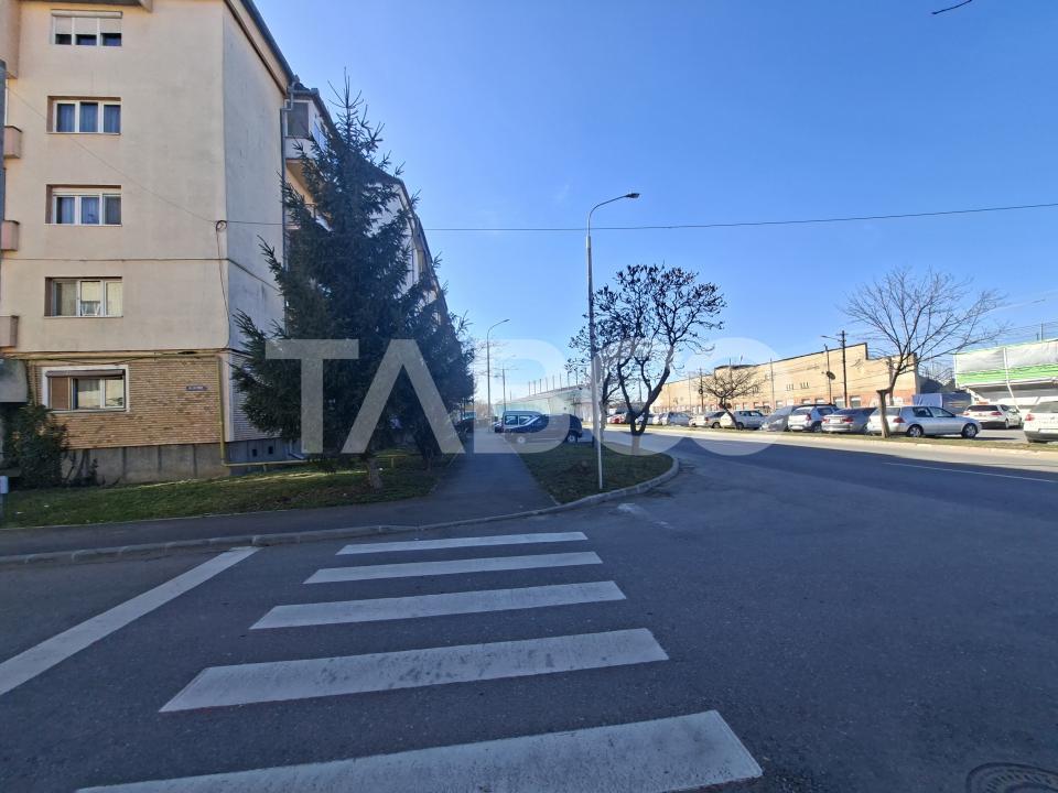 Strand etaj 1 Apartament decomandat 50 mpu balcon pivnita 